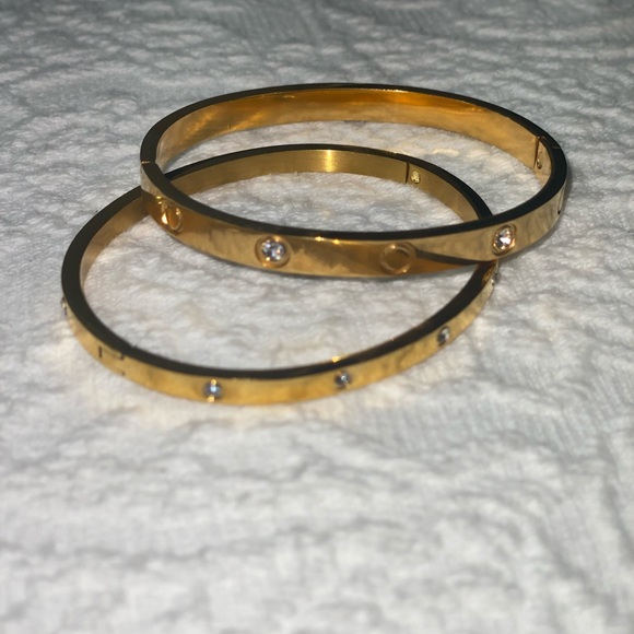 Bracelets - Picture 3 of 5